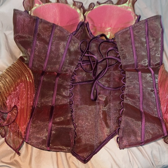 Beautiful top - Picture 7 of 8